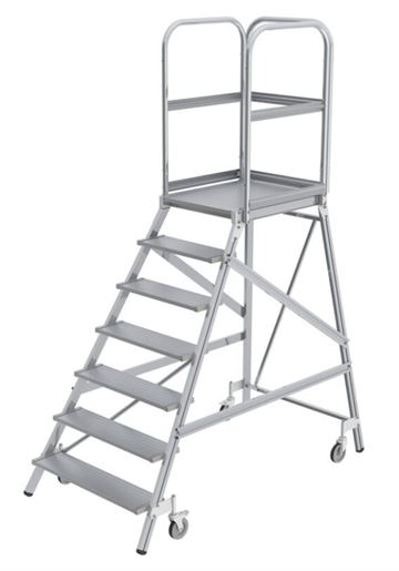 1,68 7-STEP PLATFORM LADDER W. SPRING LOADED STOP SYSTEM